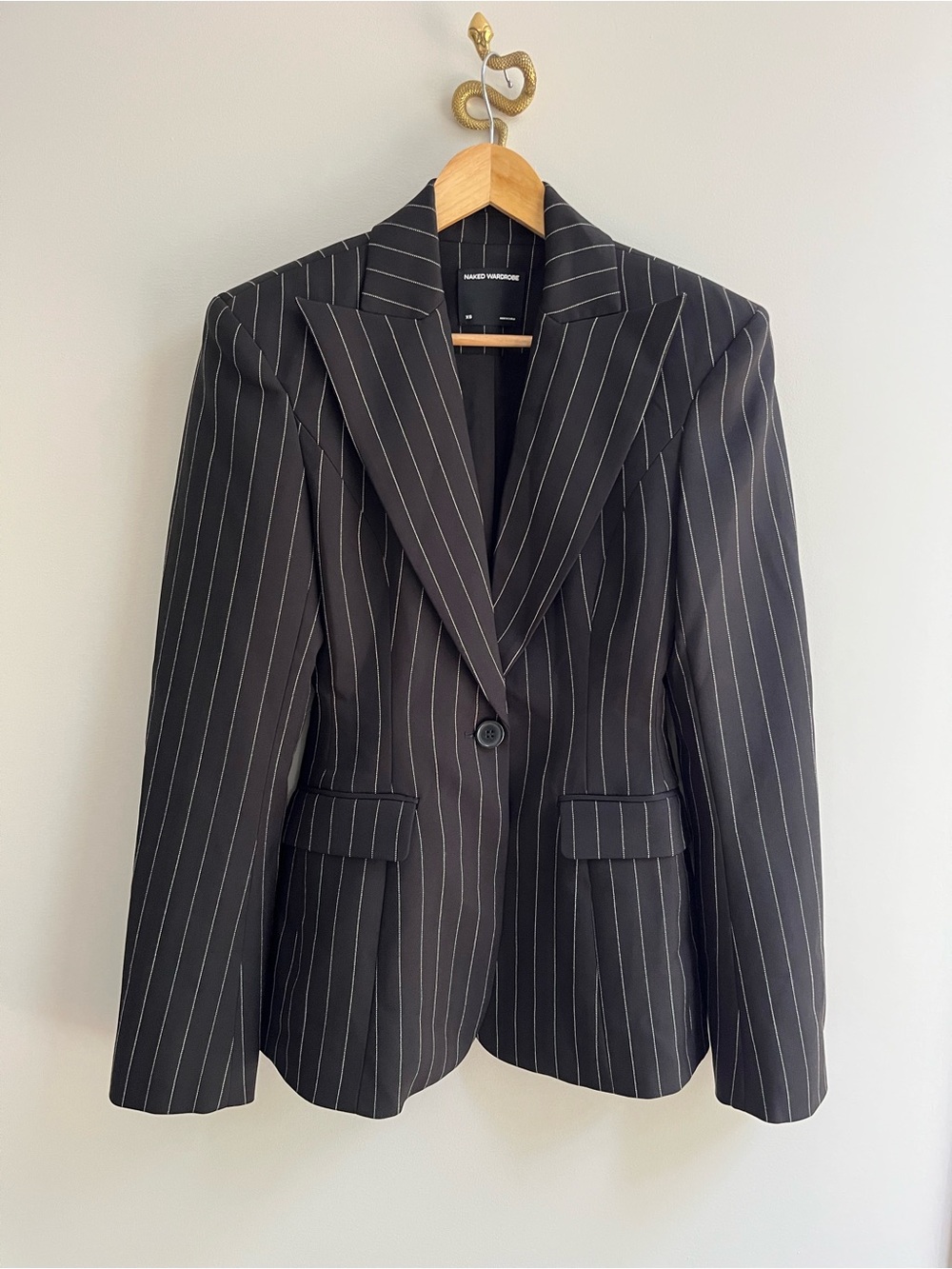 NWOT Naked Wardrobe Suiting Sculpt Power Shoulder Pinstripe Black Blazer XS